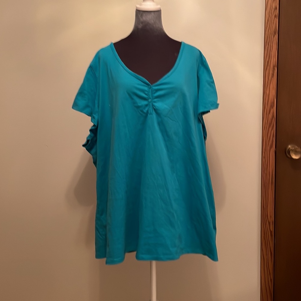 Roamans cap sleeve T.  Teal in color.